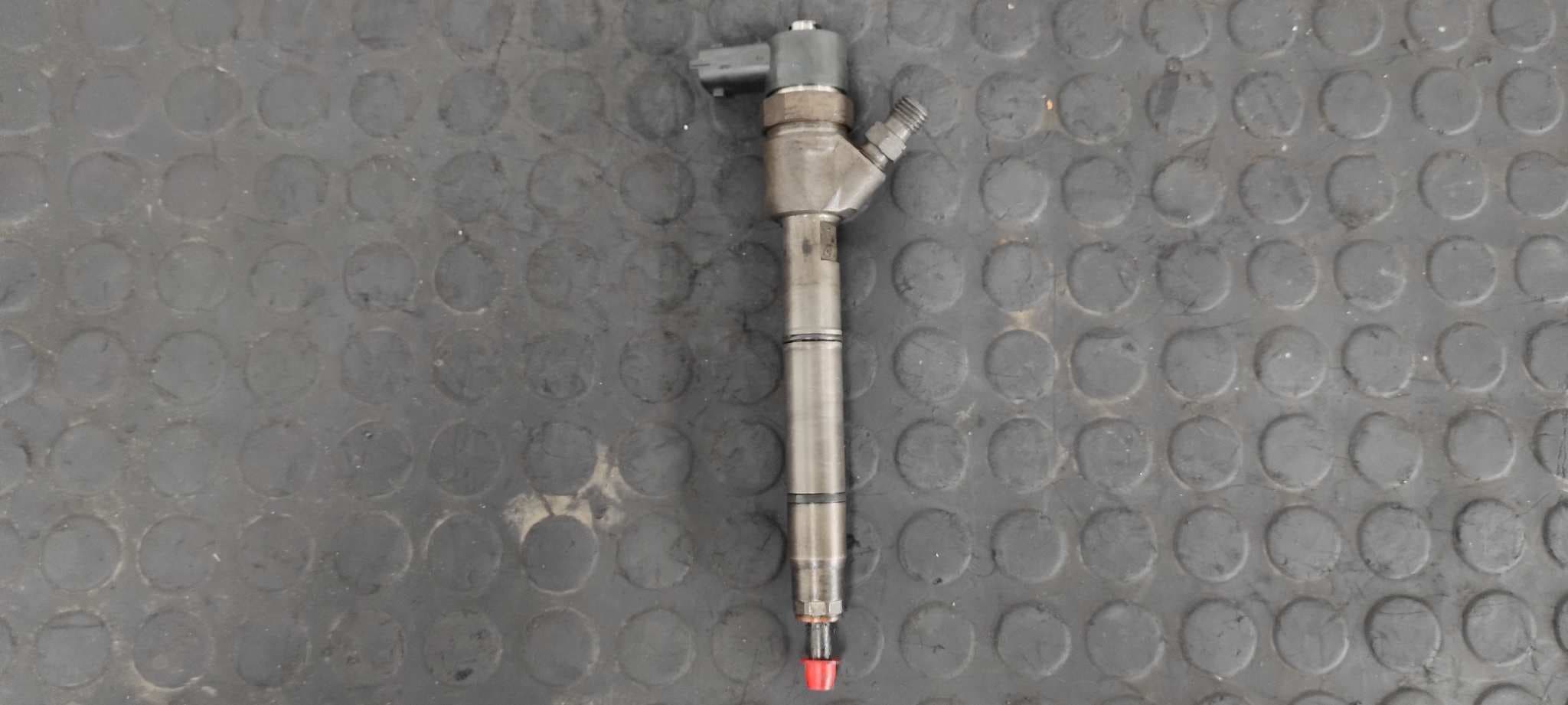 Recambio de INYECTOR para HYUNDAI I30 D4FB referencia OEM IAM 338002A900 - BLANCO