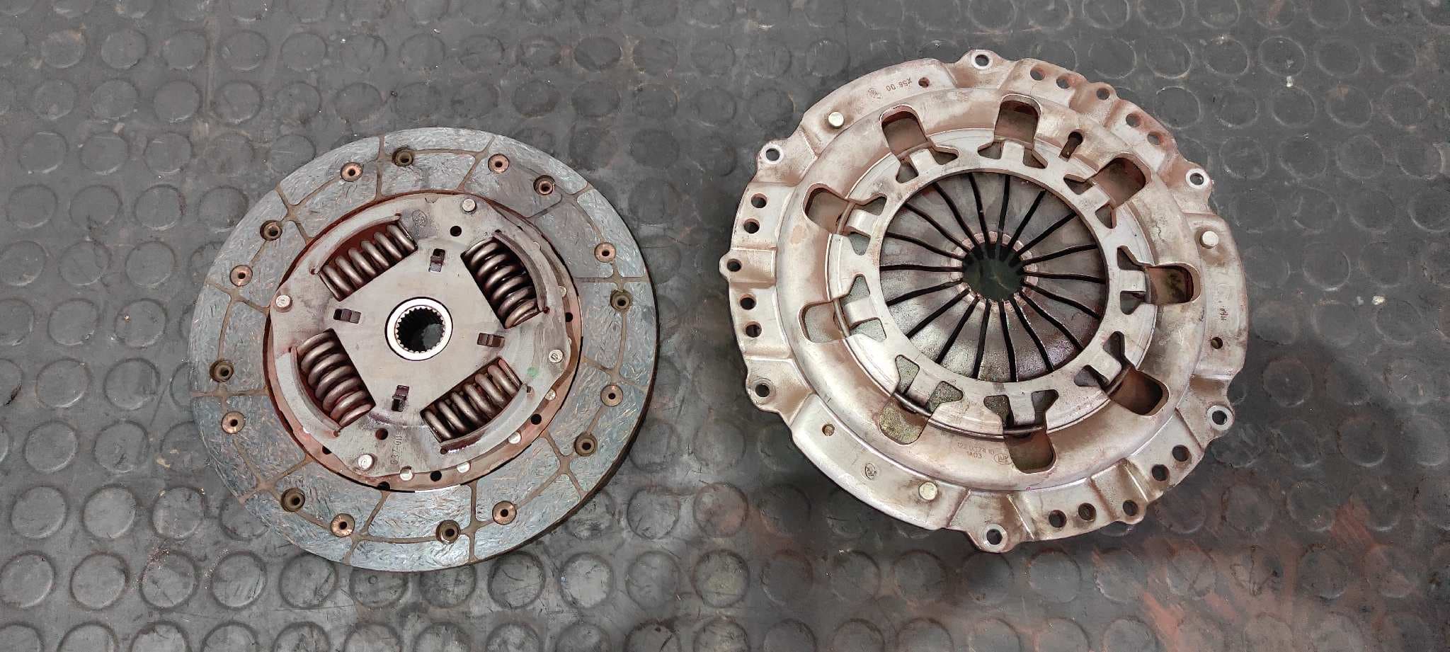 Recambio de KIT EMBRAGUE para RENAULT CLIO II FASE II (B/CB0) K9K768 referencia OEM IAM 322038310 - BLANCO
