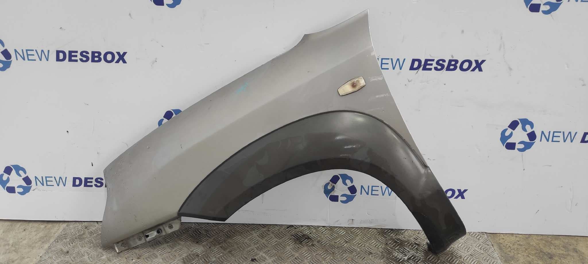 Recambio de ALETA DELANTERA IZQUIERDA para HYUNDAI TUCSON (JM) D4EA referencia OEM IAM - PLATA