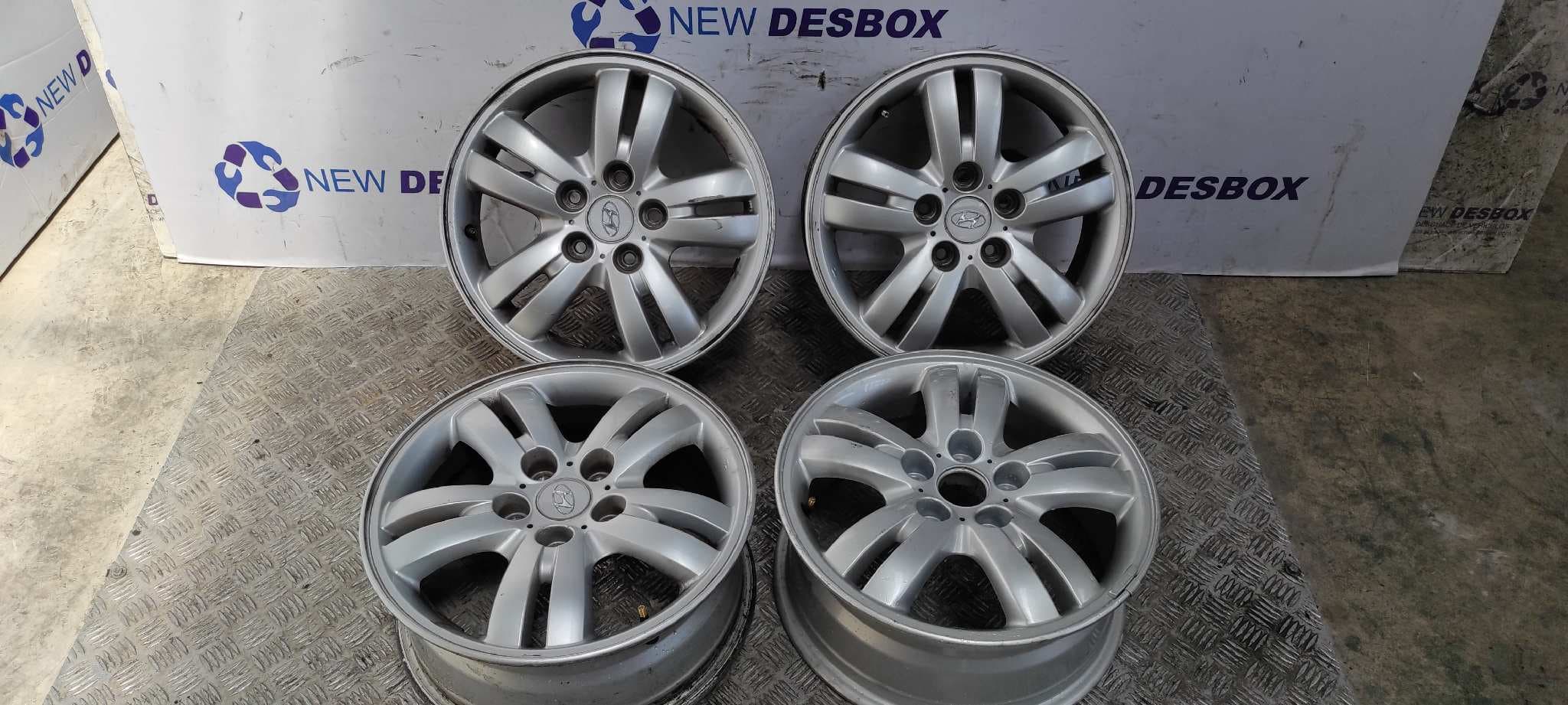 Recambio de JUEGO LLANTAS para HYUNDAI TUCSON (JM) D4EA referencia OEM IAM 529102E220 - BLANCO