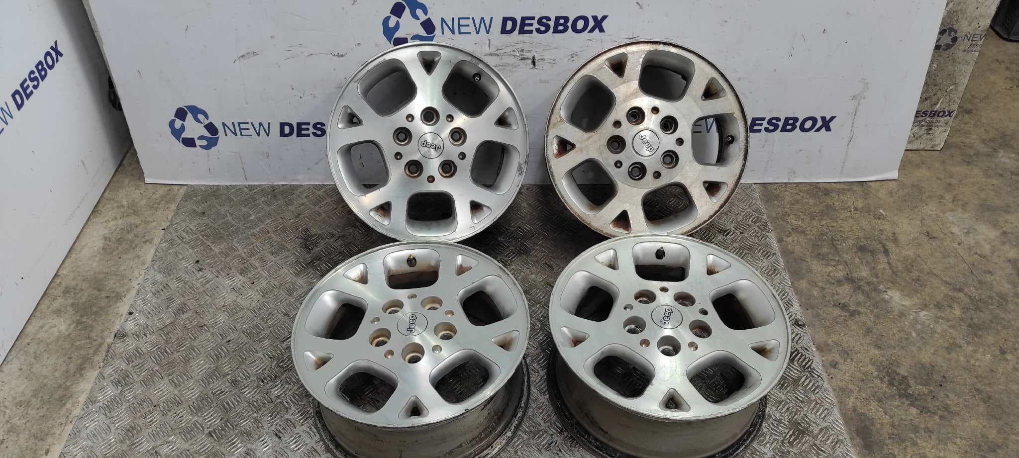 Recambio de JUEGO LLANTAS para CHRYSLER JEEP GR.CHEROKEE (WJ/WG) VM73B referencia OEM IAM - BLANCO