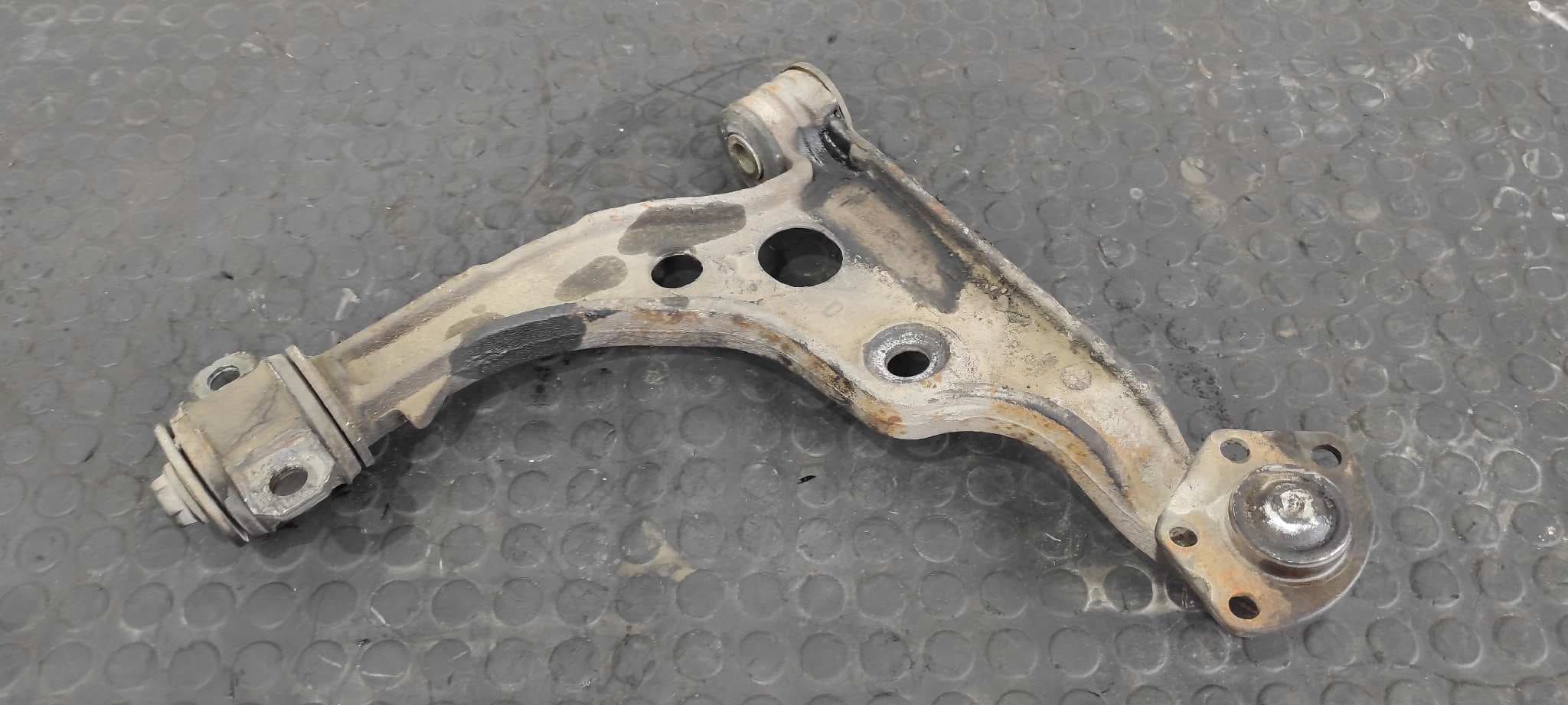 Recambio de BRAZO IZQUIERDO INFERIOR DELANTERO para FIAT DUCATO CAJA CERR. TECHO ELEVADO (DESDE 03.94) Maxi D 2,5 Batalla 3200 8140.67 referencia OEM IAM 1300526080 - BLANCO