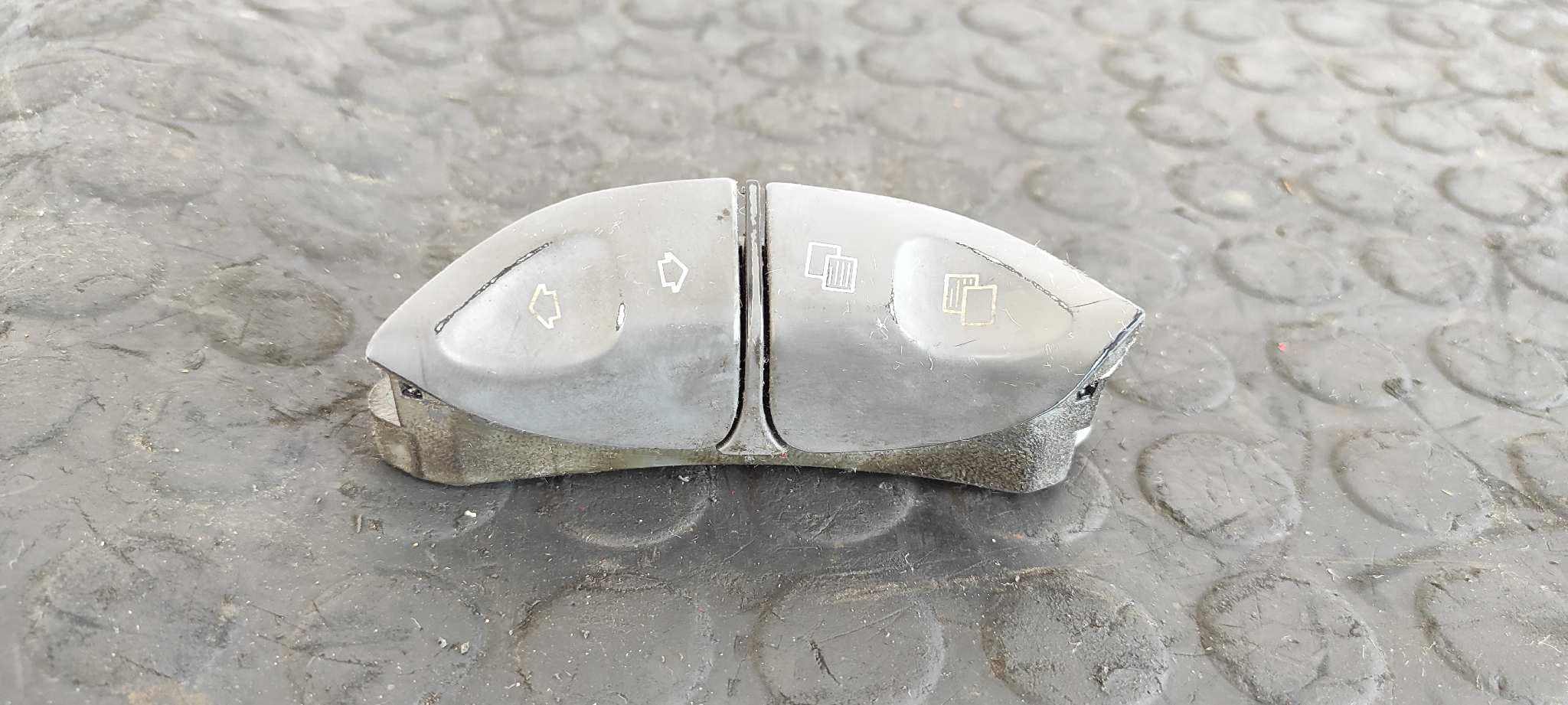 Recambio de MANDO VOLANTE para MERCEDES-BENZ CLASE CL (W215) COUPE 500 (215.375) M113960 referencia OEM IAM A2208215351 - NEGRO