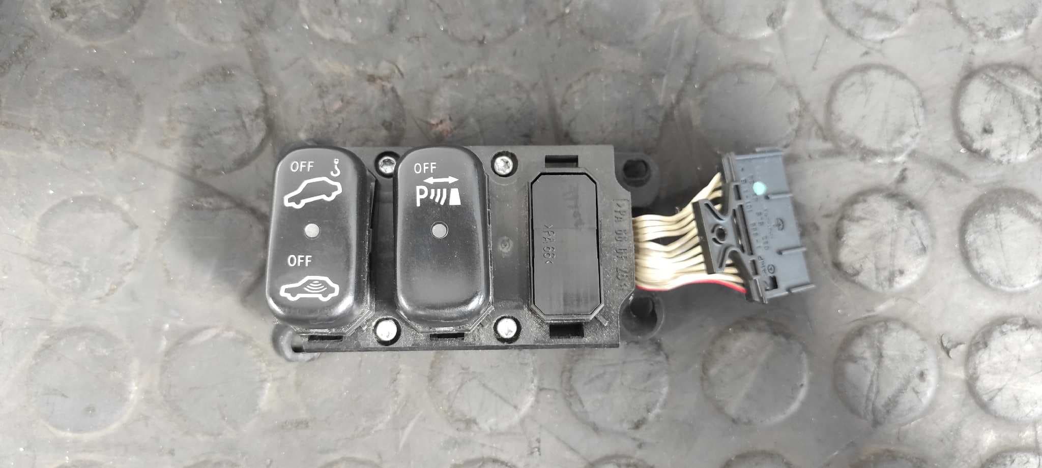 Recambio de MANDO MULTIFUNCION para MERCEDES-BENZ CLASE CL (W215) COUPE 500 (215.375) M113960 referencia OEM IAM 2158201510 - NEGRO