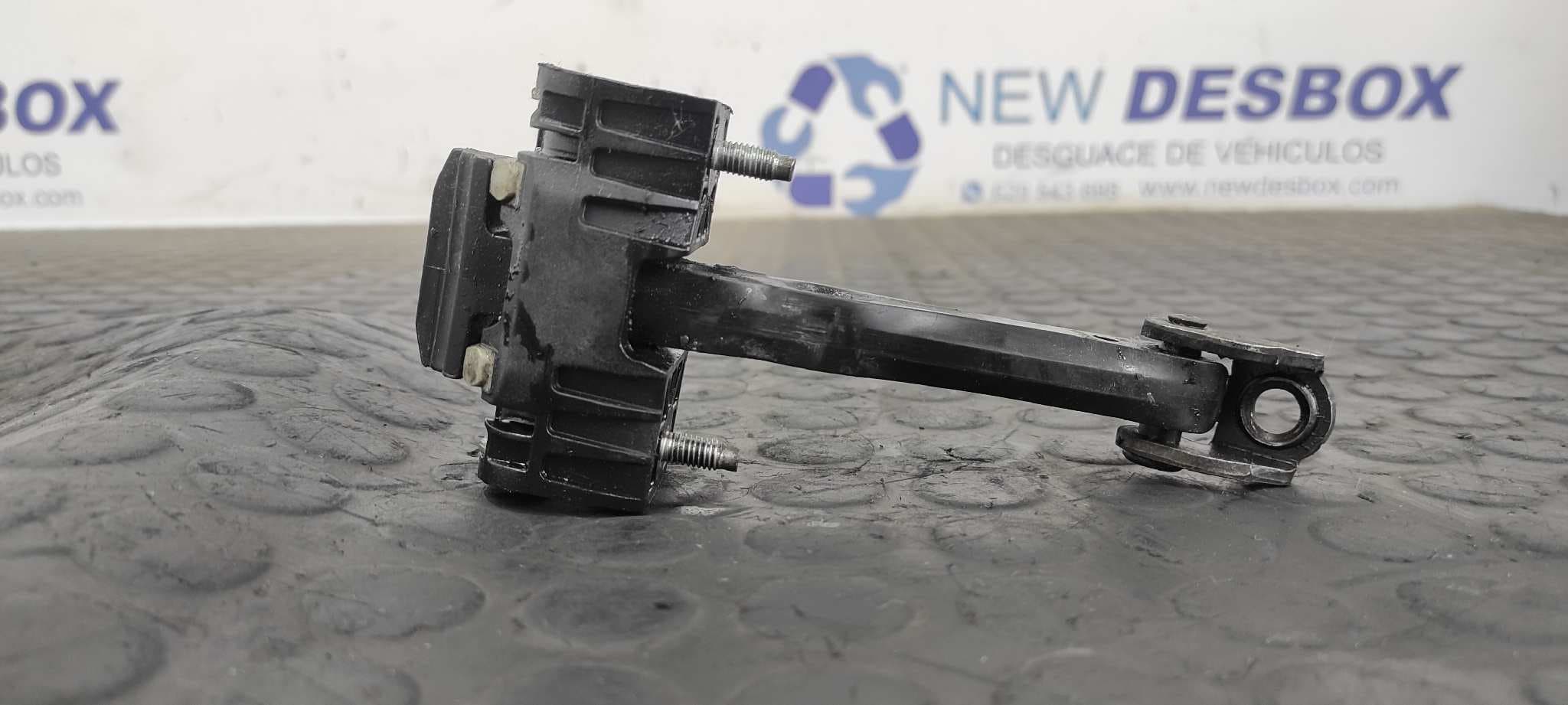 Recambio de RETENEDOR PUERTA DERECHA para CITROEN C4 BERLINA Collection 9HXDV6ATED4 referencia OEM IAM B51AVD - NEGRO
