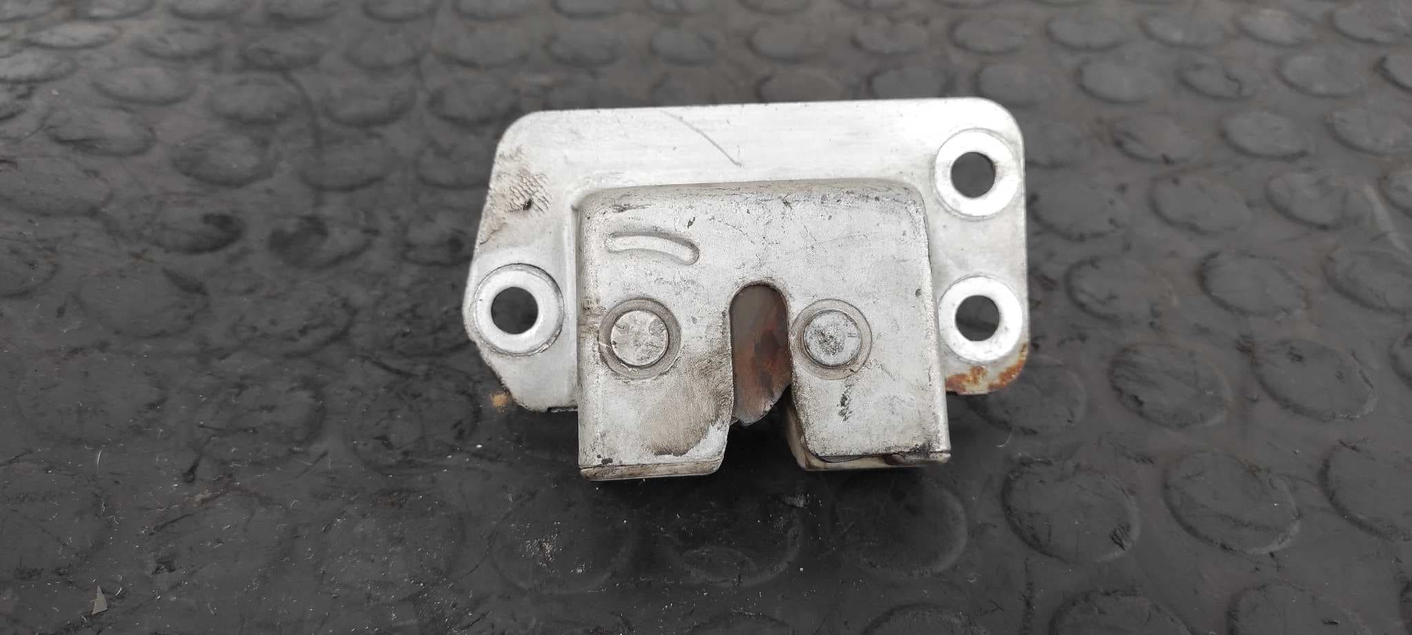 Recambio de CERRADURA PUERTA TRASERA IZQUIERDA para NISSAN VANETTE CARGO (HC23) referencia OEM IAM