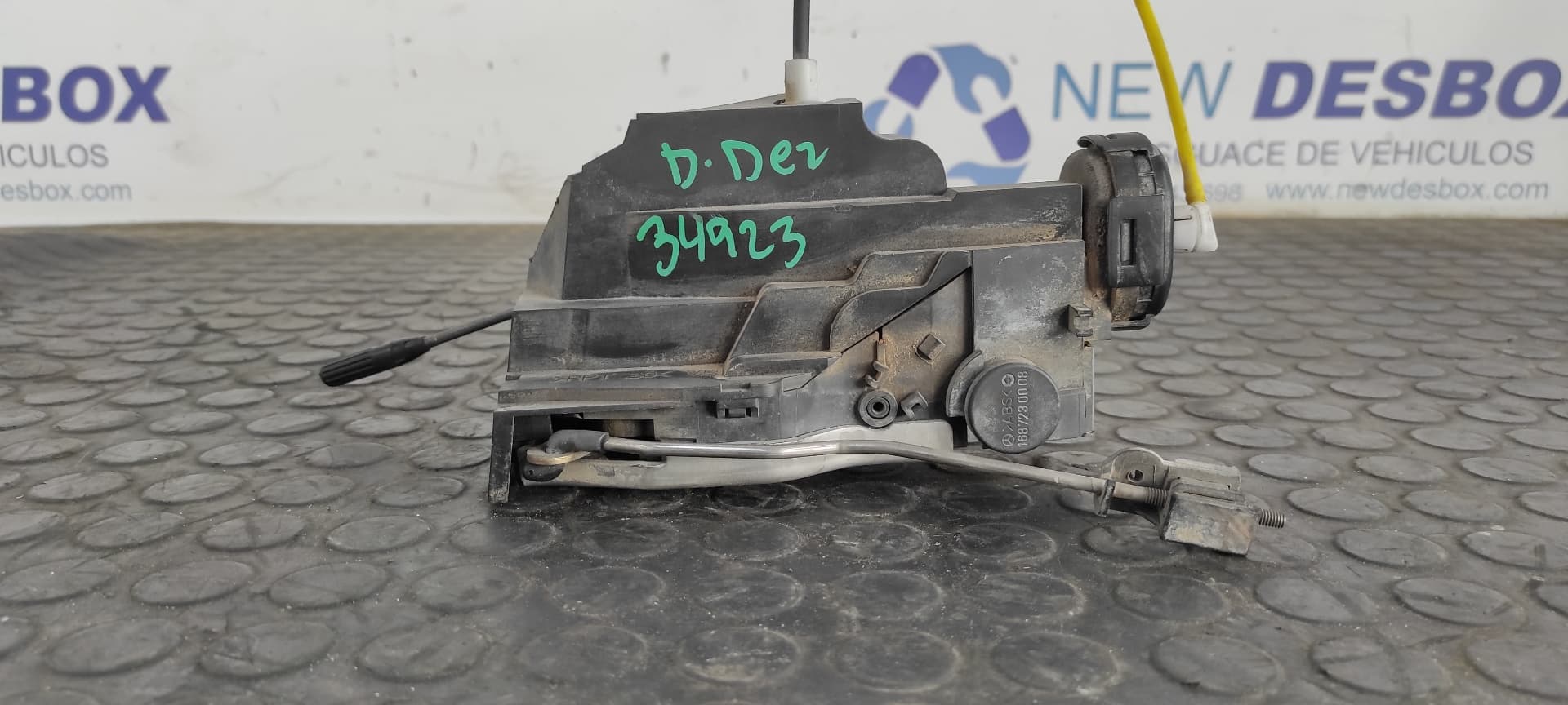 Recambio de CERRADURA PUERTA DELANTERA DERECHA para MERCEDES-BENZ CLASE A (W168) OM668940 referencia OEM IAM 1687230008 - ROJO