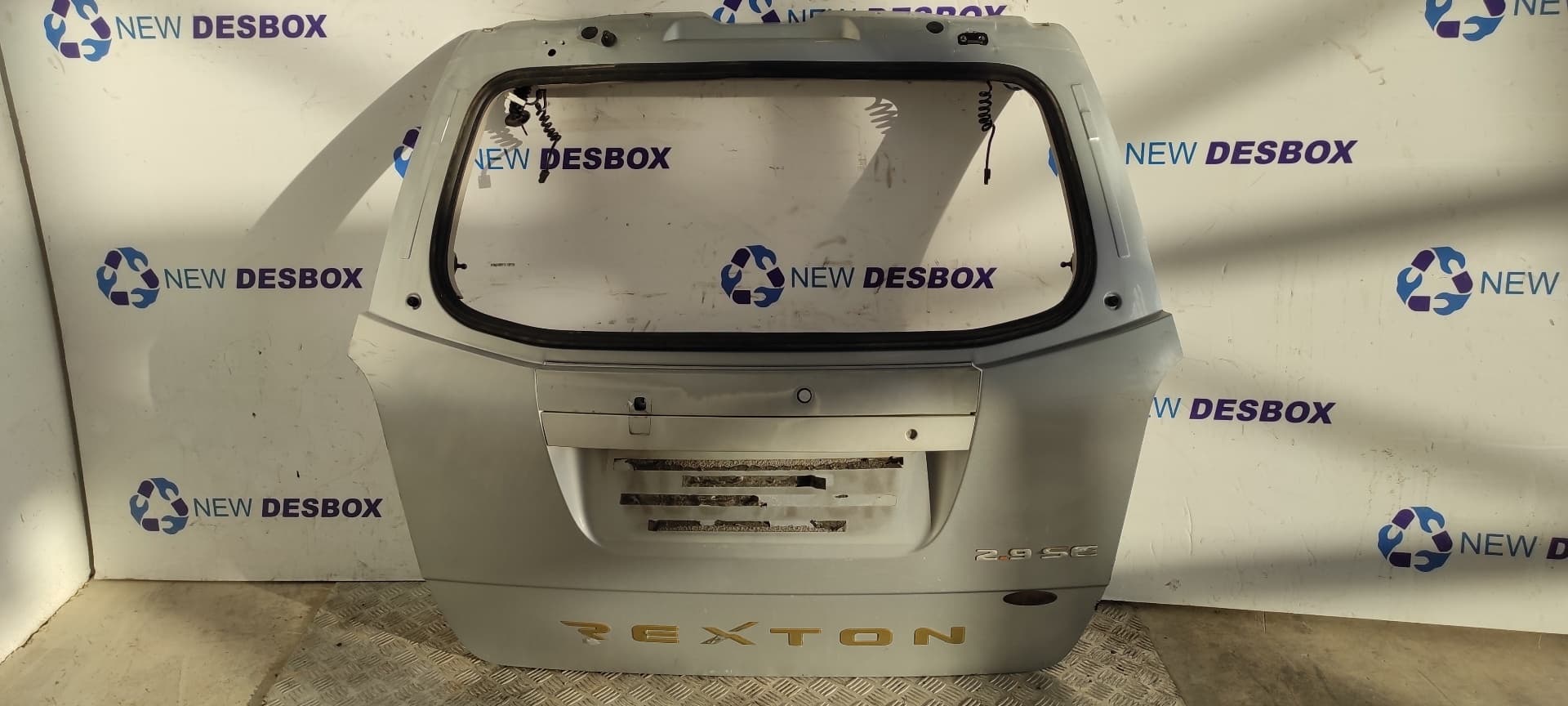 Recambio de PORTON TRASERO para SSANGYONG REXTON D/662LA referencia OEM IAM 6400108302 - PLATA