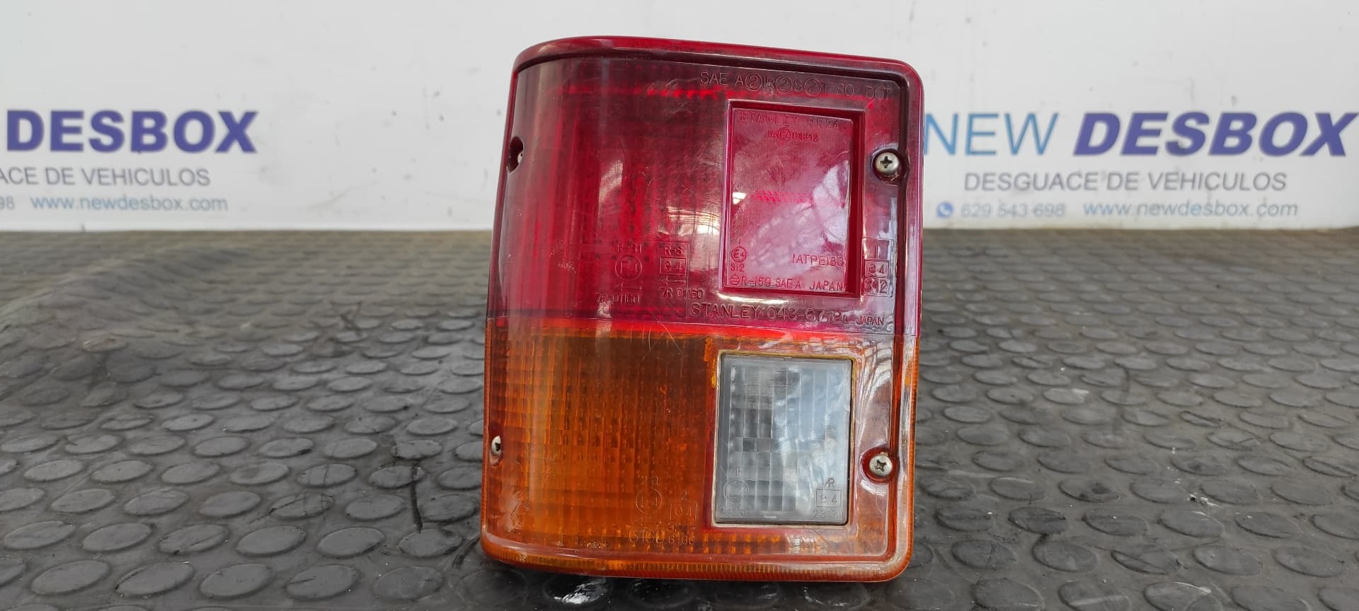 Recambio de PILOTO TRASERO IZQUIERDO para MITSUBISHI MONTERO (L040) 4D56 referencia OEM IAM 0436772 - PLATA