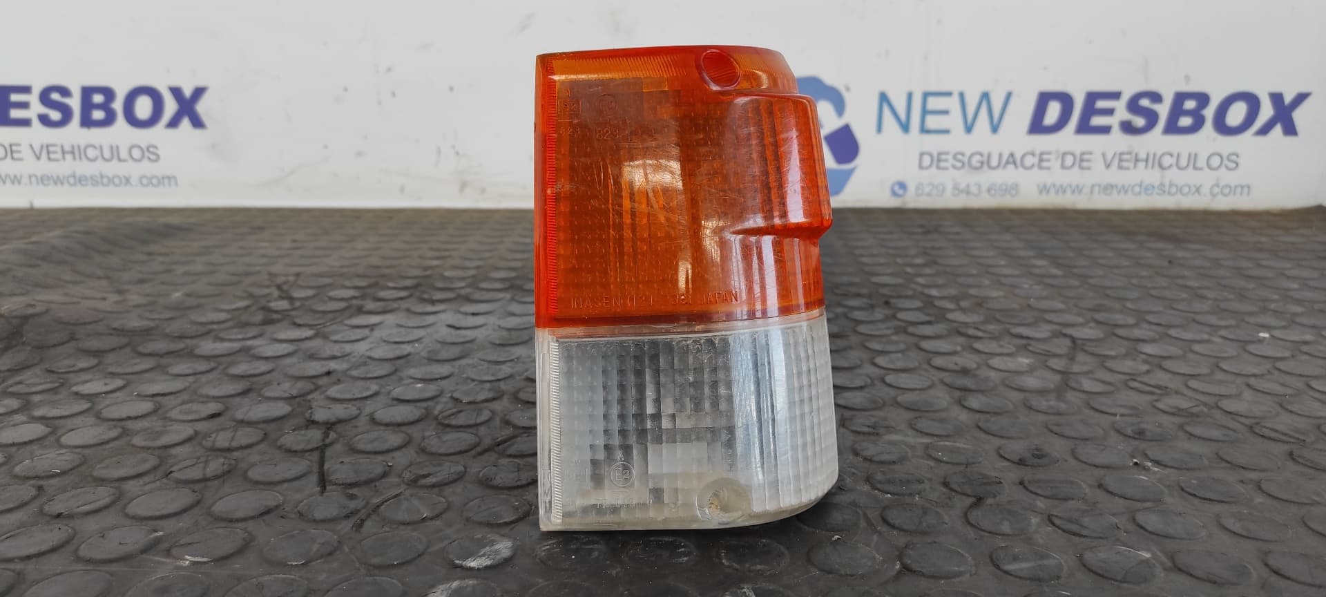 Recambio de PILOTO DELANTERO IZQUIERDO para MITSUBISHI MONTERO (L040) 2500 TD (2-ptas.) 4D56 referencia OEM IAM 1124236L - PLATA