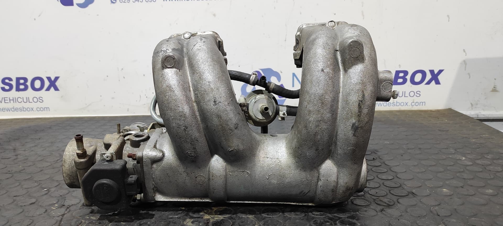 Recambio de COLECTOR ADMISION para OPEL MANTA B 2.0 referencia OEM IAM 90096048 - GRIS