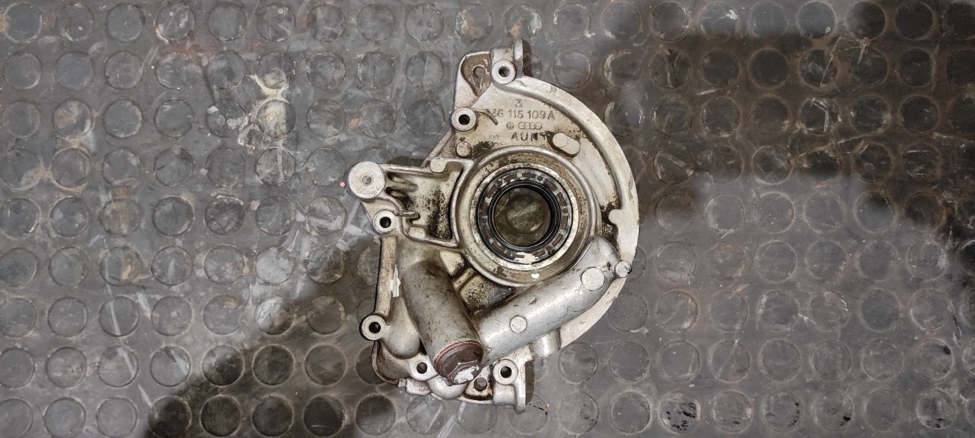 Recambio de BOMBA ACEITE para PORSCHE 924 2.0 M3101 referencia OEM IAM 046115109A
