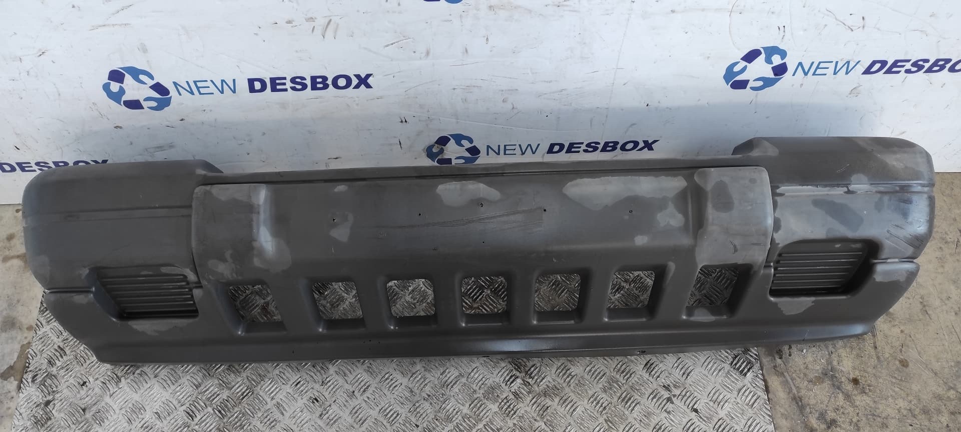 Recambio de PARAGOLPES DELANTERO para JEEP CHEROKEE (J) DM52 referencia OEM IAM - MORADO