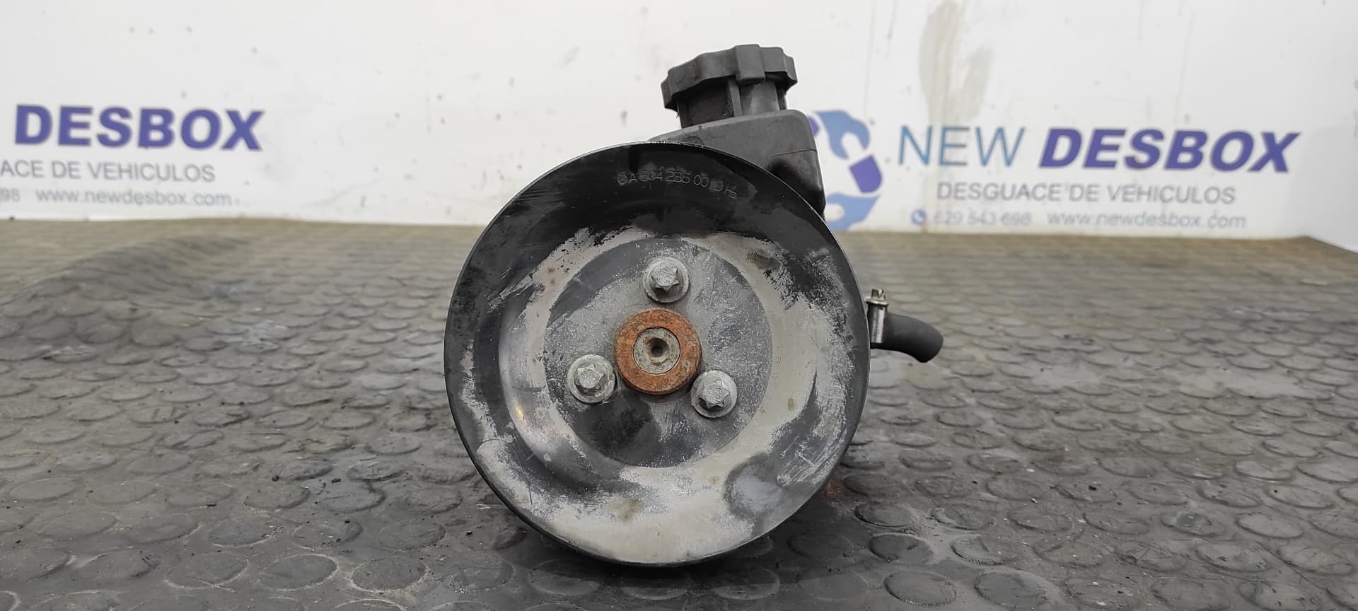 Recambio de BOMBA DIRECCION para MERCEDES-BENZ VITO MIXTO 06.2003 -> 111 CDI Compacto (639.601) 646982 referencia OEM IAM A6042360010 - BLANCO