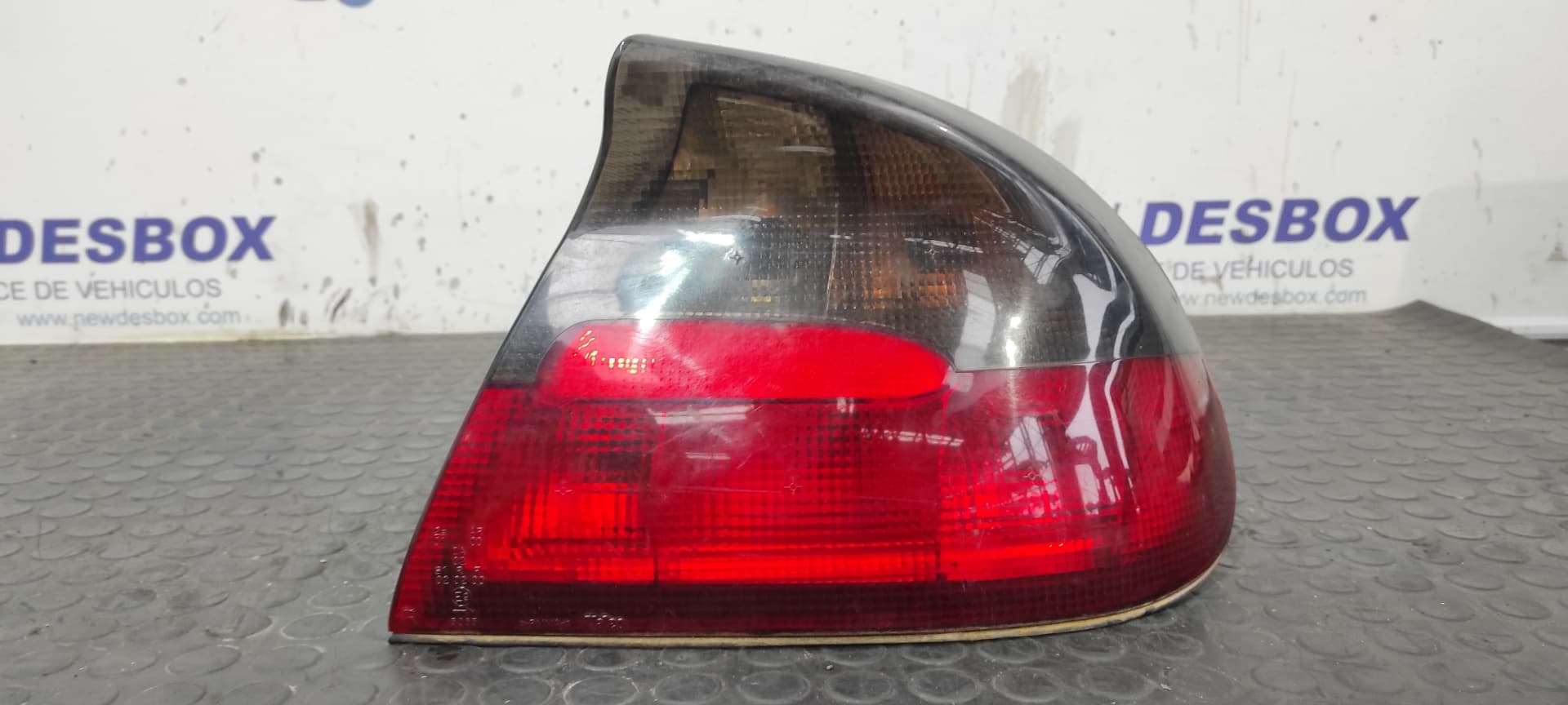 Recambio de PILOTO TRASERO DERECHO para OPEL TIGRA 1.4 16V X14XE referencia OEM IAM VALEO 5065 - ROJO