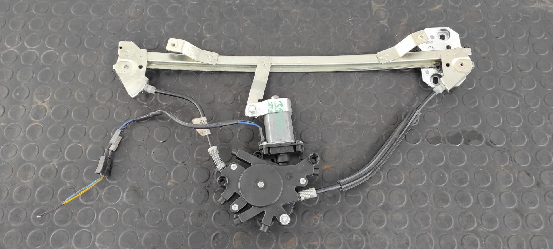 Recambio de ELEVALUNAS DELANTERO IZQUIERDO para OPEL KADETT D Básico Berlina 16SV referencia OEM IAM - BLANCO