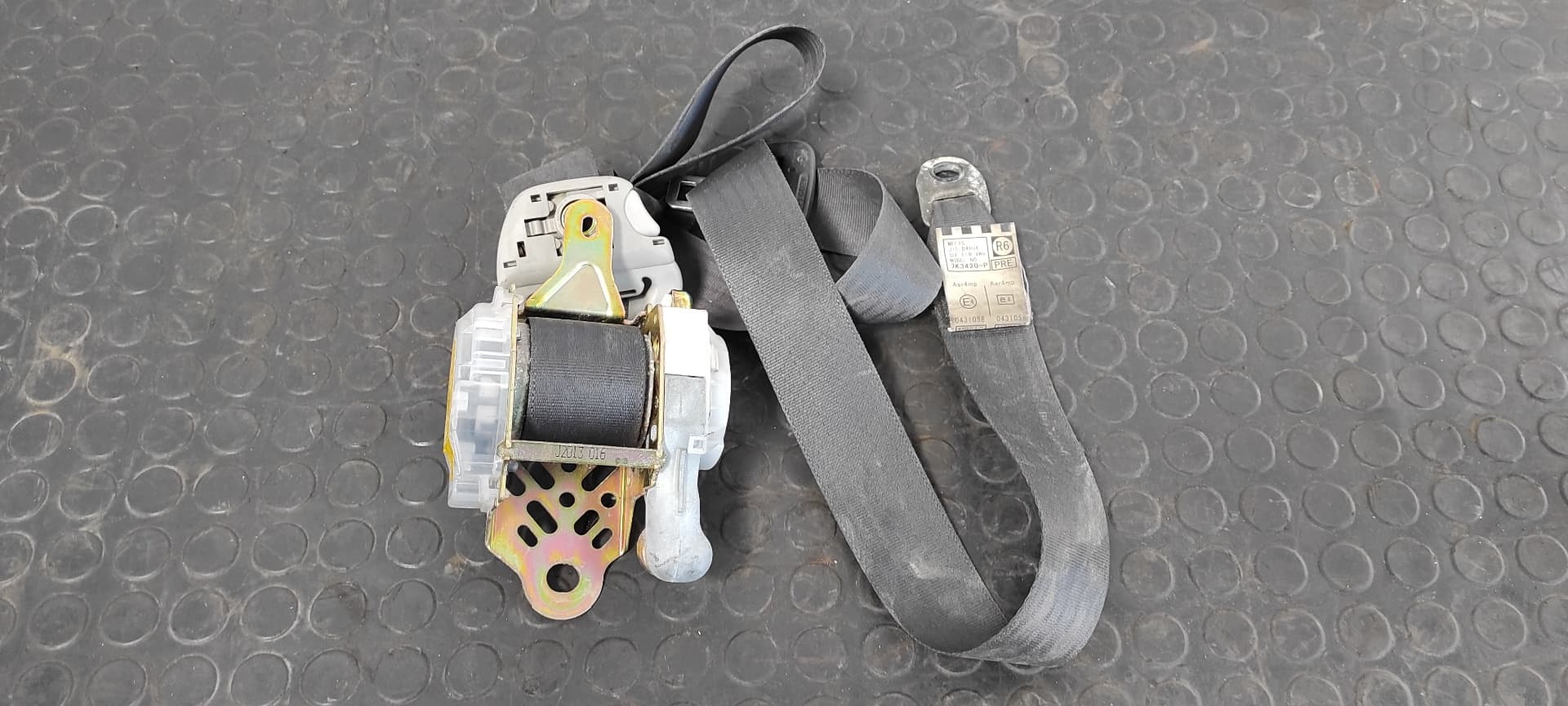 Recambio de CINTURON DELANTERO DERECHO para TOYOTA COROLLA VERSO (E12) 1ZZFE referencia OEM IAM G087917 - GRIS PLATA