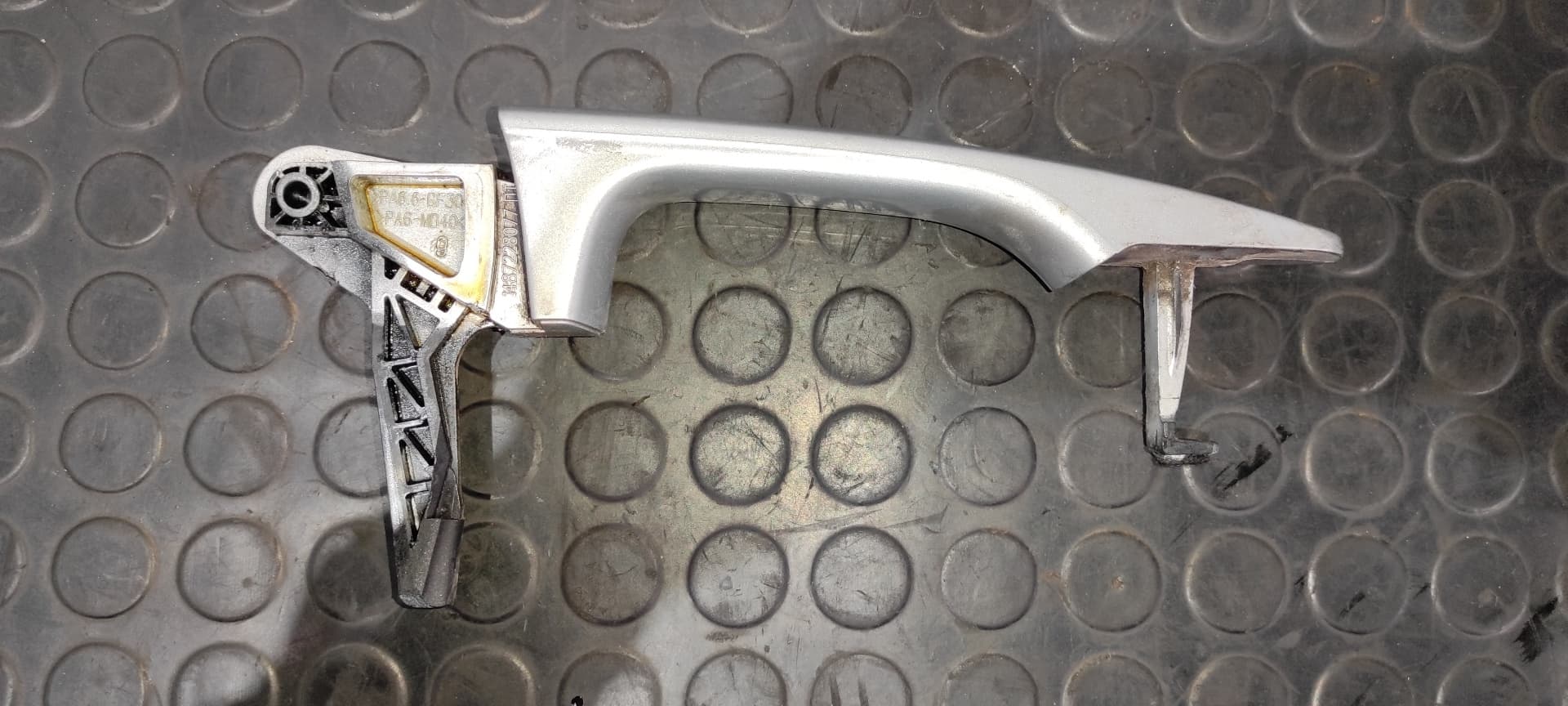 Recambio de MANETA TRASERA IZQUIERDA para FIAT ULYSSE (179) 2.2 JTD Dynamic 4HWDW12ATED4 referencia OEM IAM 1487228077 - GRIS