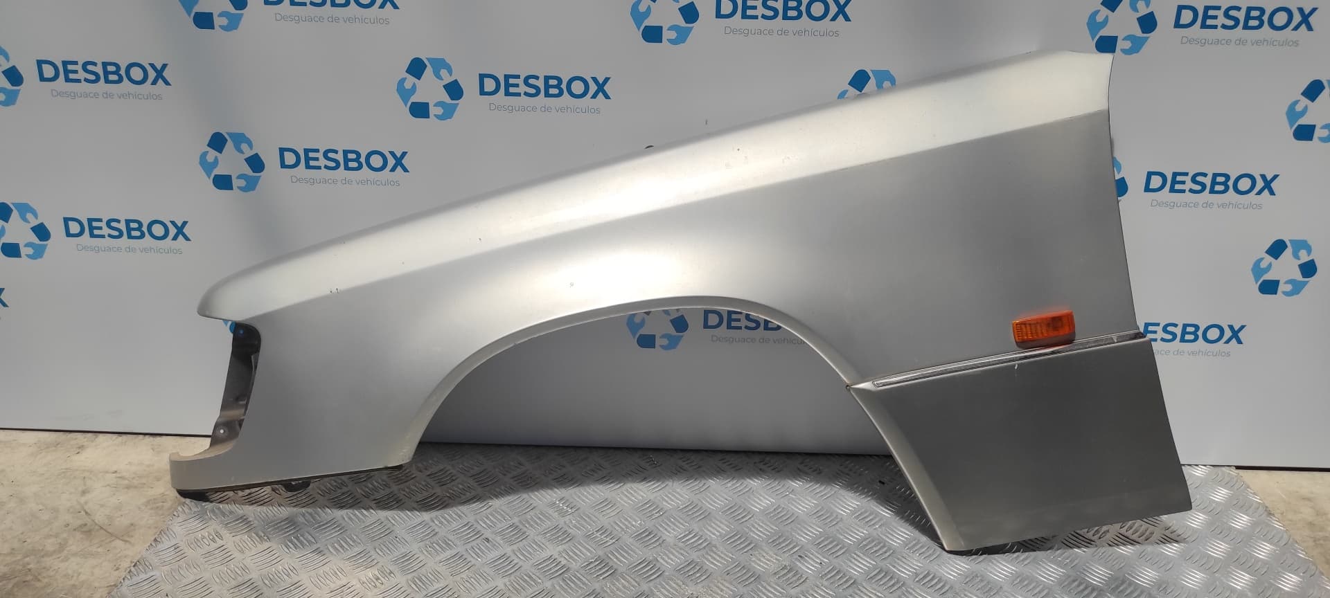 Recambio de ALETA DELANTERA IZQUIERDA para MERCEDES-BENZ CLASE E (W124) BERLINA OM602962 referencia OEM IAM - GRIS