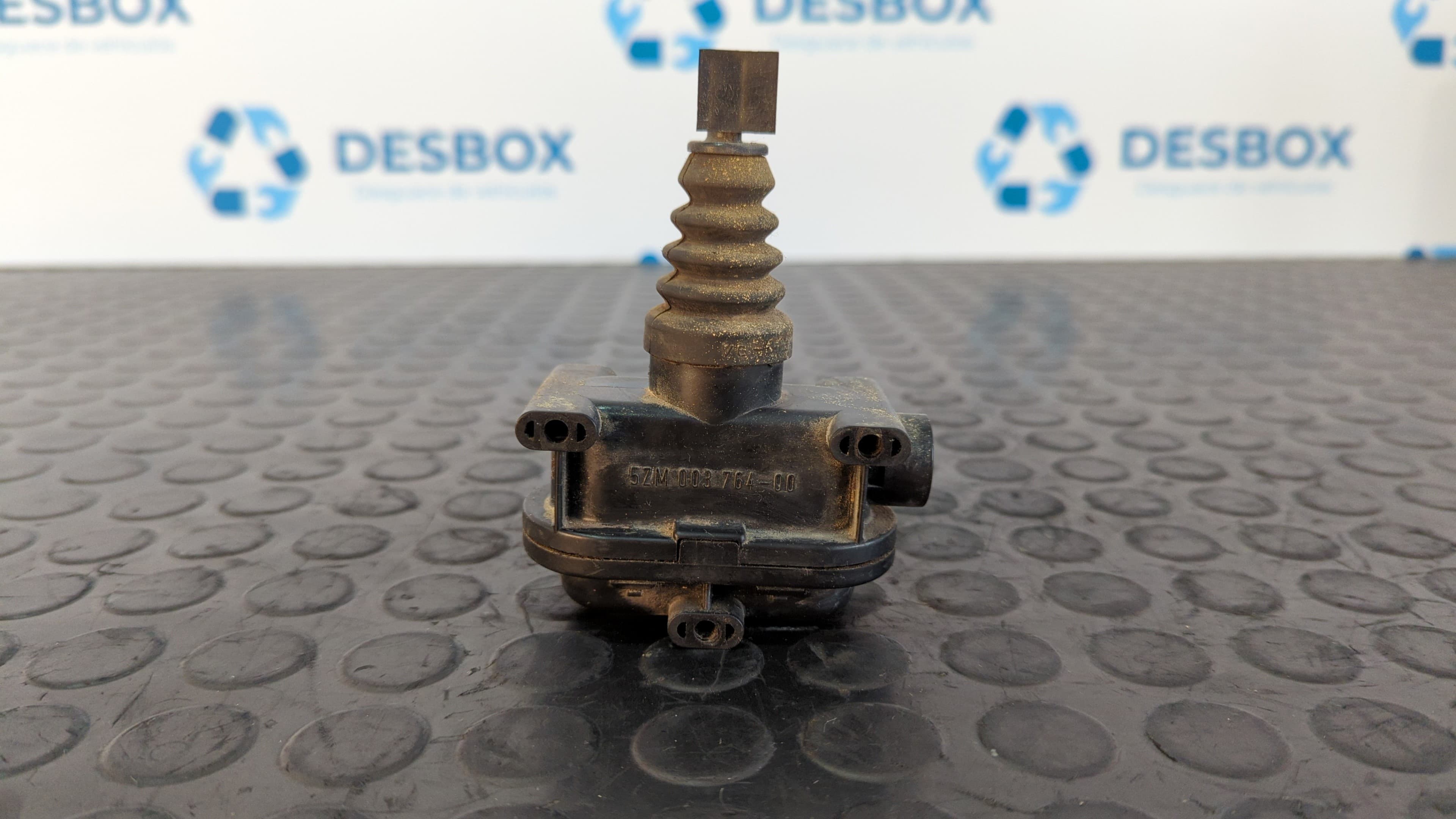 Recambio de MOTOR CIERRE CENTRALIZADO DELANTERO IZQUIERDO para MERCEDES-BENZ CLASE S (W126) referencia OEM IAM 5ZM00376400