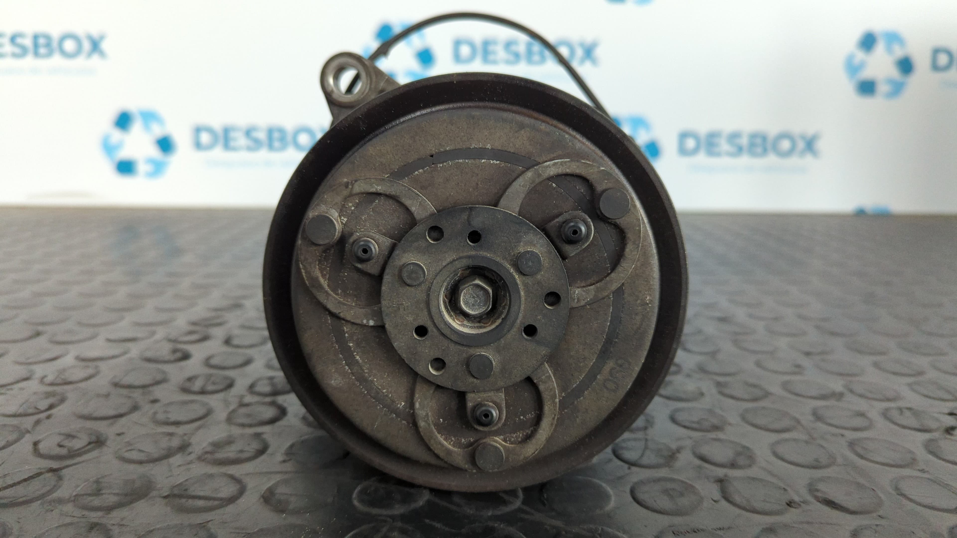 Recambio de COMPRESOR AIRE ACONDICIONADO para NISSAN TERRANO/TERRANO.II (R20) TD27T referencia OEM IAM 926000F001 - NEGRO
