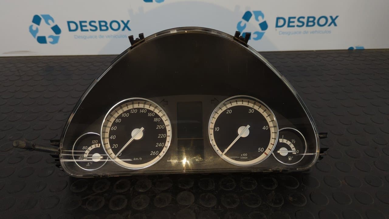 Recambio de CUADRO INSTRUMENTOS para MERCEDES-BENZ CLASE C (W203) BERLINA OM646963 referencia OEM IAM A2035403748 - NEGRO