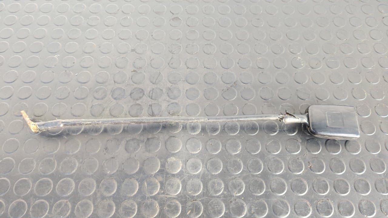 Recambio de ENGANCHE CINTURON TRASERO MEDIO DOBLE para FORD TRANSIT, CAJA ABIERTA 86/92 Caja abierta FT 100 largo D4DA referencia OEM IAM 92VBV61204DB - BLANCO
