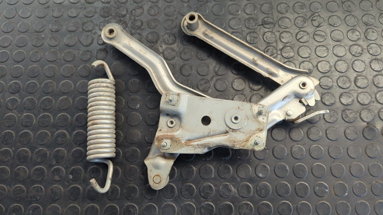Recambio de BISAGRAS CAPOT para MERCEDES-BENZ CLASE S (W126) BERLINA+COUPE SE 300 M103981 referencia OEM IAM - GRIS