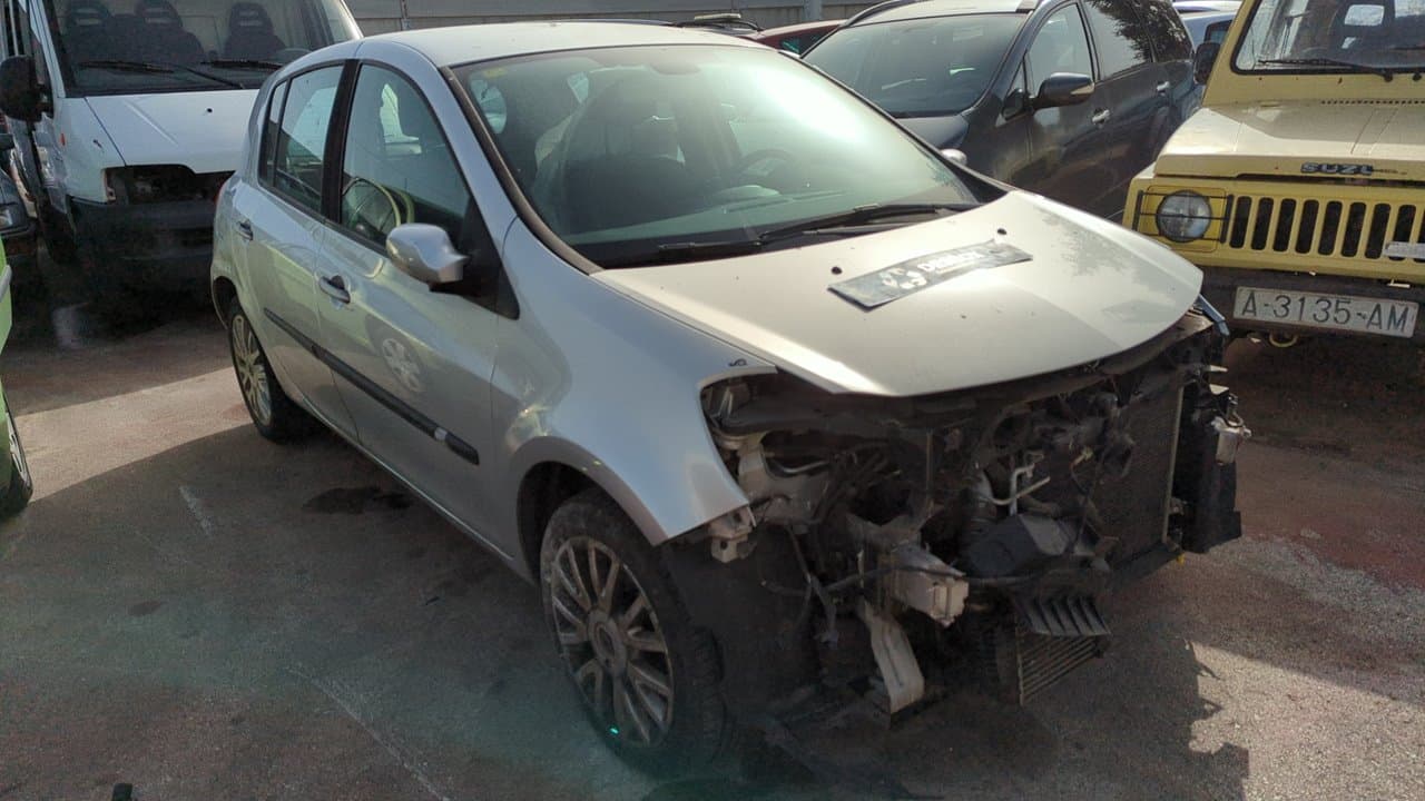 Recambio de ALETA DELANTERA IZQUIERDA para RENAULT CLIO III K9K766 - GRIS