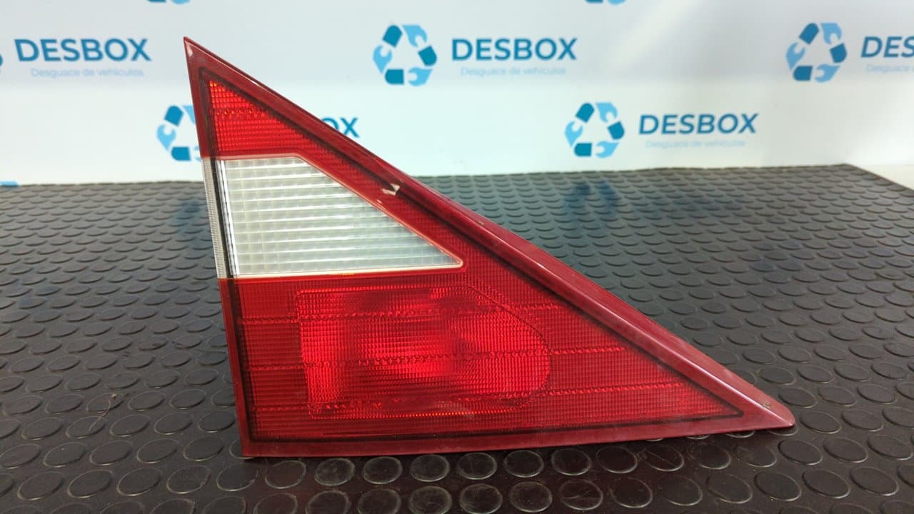 Recambio de PILOTO PORTON IZQUIERDO para SSANGYONG RODIUS Xdi Deluxe 4WD D27DT referencia OEM IAM 1081902 - PLATA