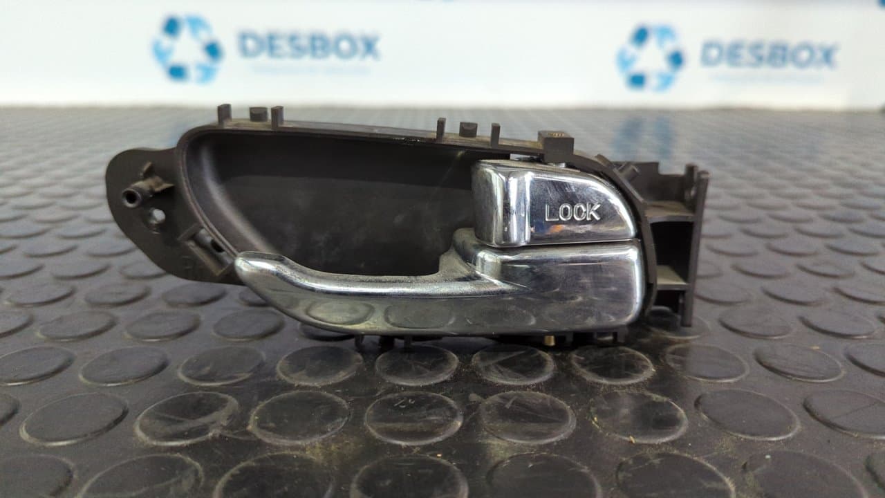 Recambio de MANETA INTERIOR TRASERA DERECHA para SSANGYONG RODIUS Xdi Deluxe 4WD D27DT referencia OEM IAM 7242021000 - PLATA
