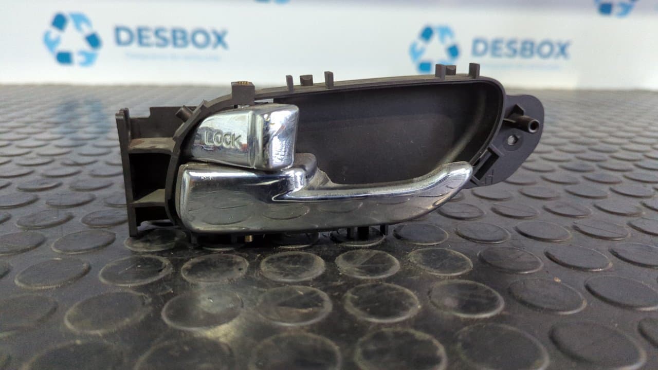 Recambio de MANETA INTERIOR TRASERA IZQUIERDA para SSANGYONG RODIUS Xdi Deluxe 4WD D27DT referencia OEM IAM 7241021000 - PLATA
