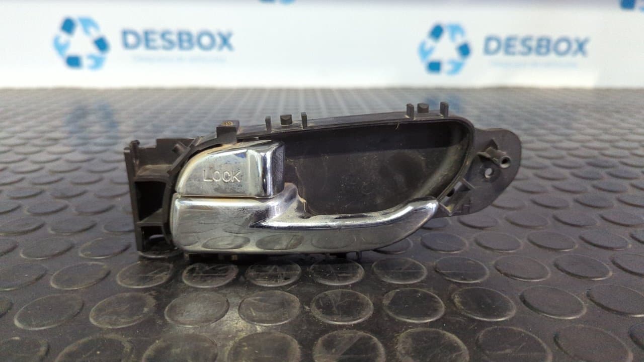 Recambio de MANETA INTERIOR DELANTERA IZQUIERDA para SSANGYONG RODIUS Xdi Deluxe 4WD D27DT referencia OEM IAM 7241021000 - PLATA