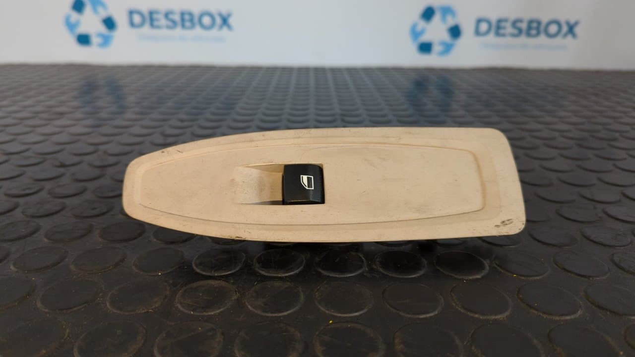 Recambio de MANDO ELEVALUNAS DELANTERO DERECHO para BMW SERIE 4 COUPE (F32) 420d N47D20C referencia OEM IAM 920810702 - GRIS