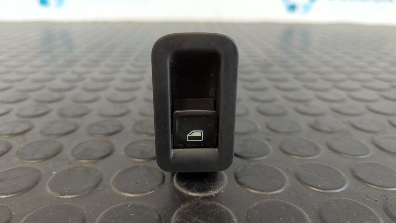 Recambio de MANDO ELEVALUNAS TRASERO IZQUIERDO para VOLKSWAGEN GOLF VII LIM. (5G1) BlueMotion CRKB referencia OEM IAM 5G0868345 - NEGRO