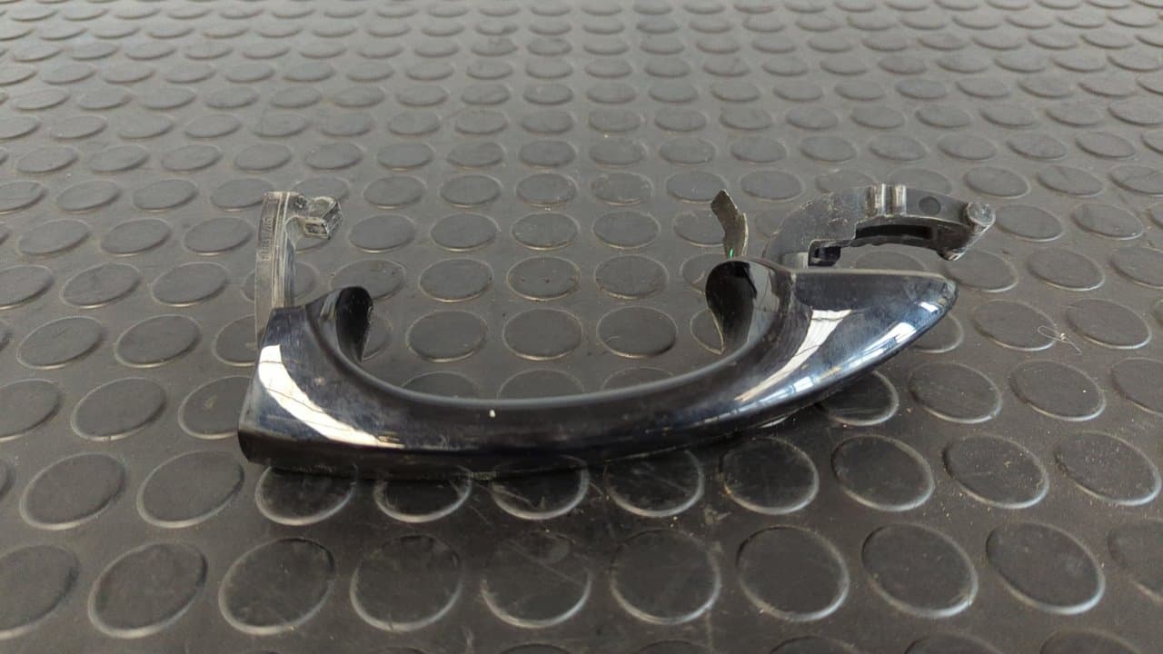 Recambio de MANETA TRASERA IZQUIERDA para VOLKSWAGEN GOLF VII LIM. (5G1) BlueMotion CRKB referencia OEM IAM 5G0837205 - NEGRO