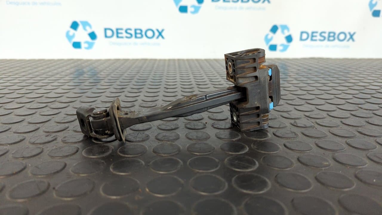 Recambio de RETENEDOR PUERTA DERECHA para VOLKSWAGEN GOLF VII LIM. (5G1) BlueMotion CRKB referencia OEM IAM 5G0837249C - NEGRO