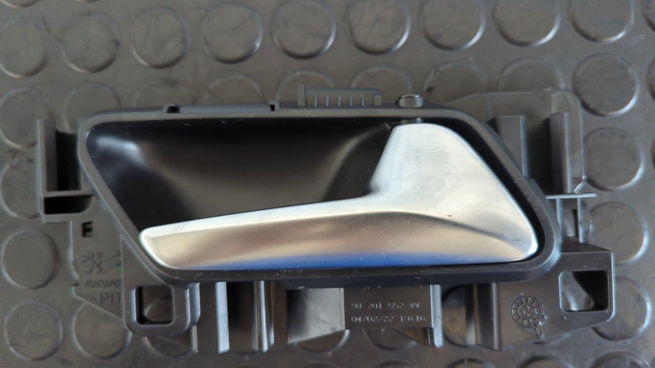 Recambio de MANETA INTERIOR TRASERA DERECHA para CITROEN E-C4 100KW SHINE ZK01 referencia OEM IAM 98201552VV - AZUL
