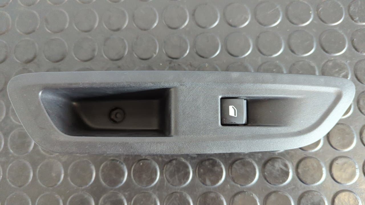 Recambio de MANDO ELEVALUNAS TRASERO IZQUIERDO para CITROEN E-C4 100KW SHINE ZK01 referencia OEM IAM 9831081580 - AZUL