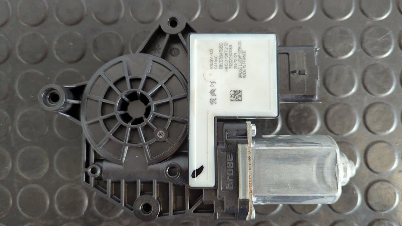 Recambio de MOTOR ELEVALUNAS DELANTERO IZQUIERDO para CITROEN E-C4 ZK01 referencia OEM IAM 9832841680 - AZUL