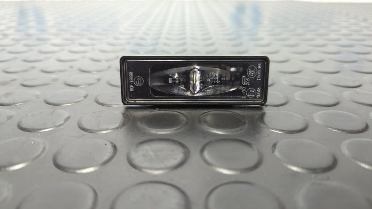 Recambio de PILOTO MATRICULA para CITROEN E-C4 100KW SHINE ZK01 referencia OEM IAM 9815225980 - AZUL