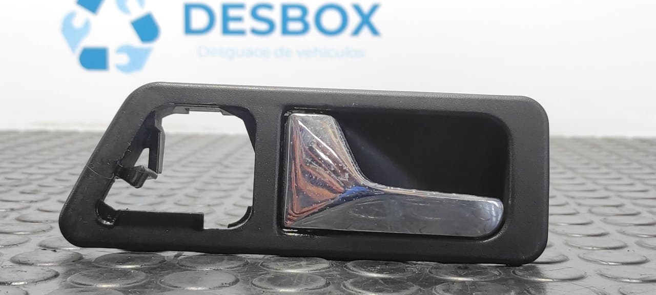 Recambio de MANETA INTERIOR DELANTERA IZQUIERDA para MERCEDES-BENZ CLASE C (W201) BERLINA E 190 (201.024) M102962 referencia OEM IAM - BLANCO