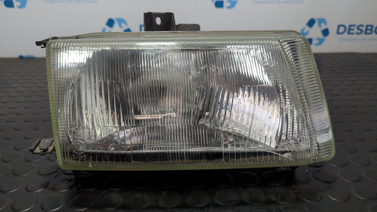 Recambio de FARO DERECHO para VOLKSWAGEN CADDY KA/KB (9K9) Family 1Y referencia OEM IAM 67725169 - BLANCO