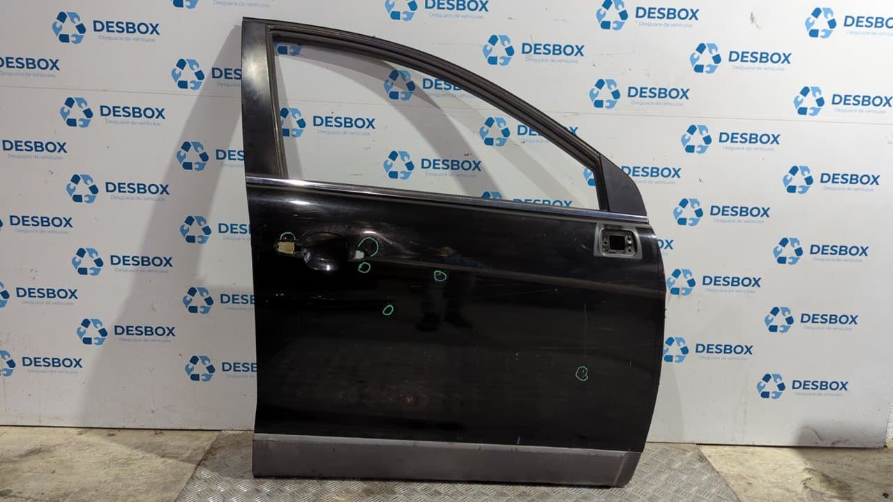 Recambio de PUERTA DELANTERA DERECHA para CHEVROLET CAPTIVA Z20S - NEGRO