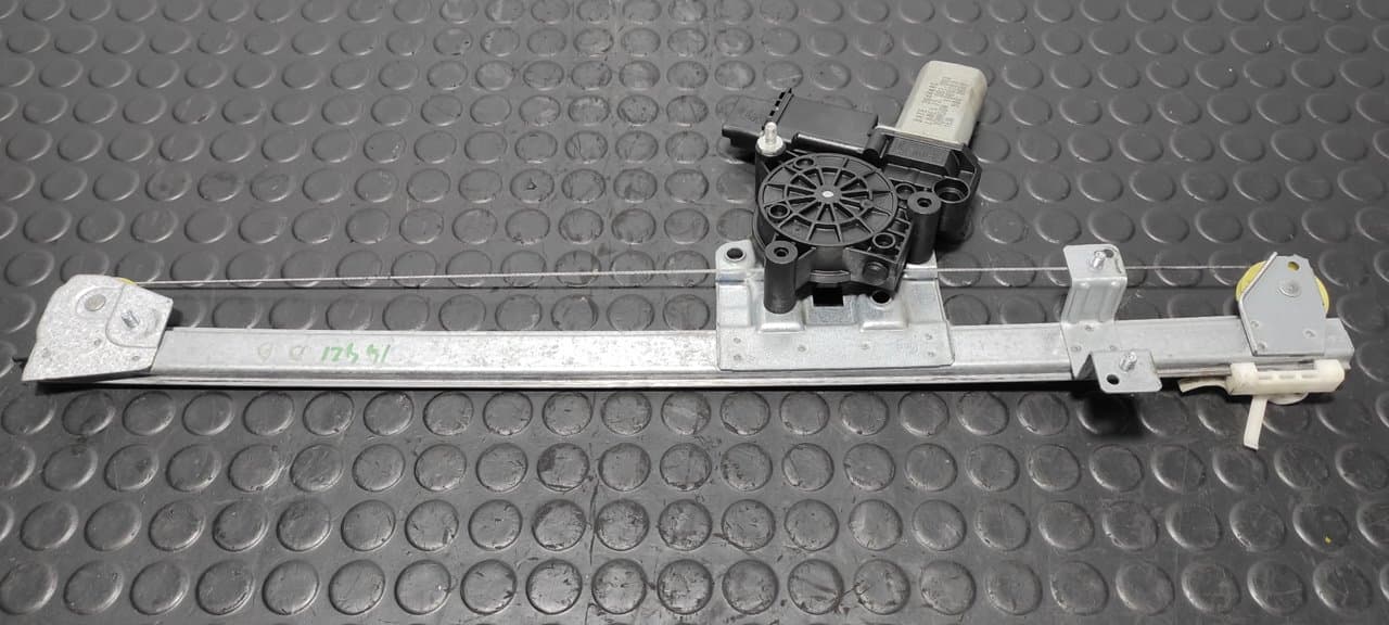 Recambio de ELEVALUNAS DELANTERO DERECHO para FIAT DUCATO MAXI CAJA ABIERTA (09.2006 =>) 2.3 JTD CAT F1AE0481D referencia OEM IAM 73001003 - BLANCO
