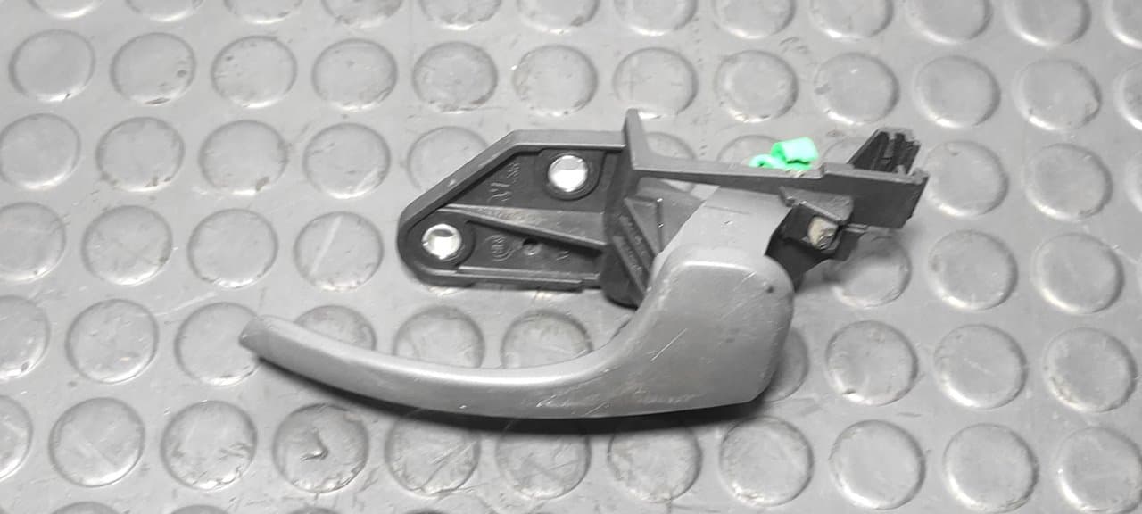 Recambio de MANETA INTERIOR DELANTERA DERECHA para FIAT DUCATO MAXI CAJA ABIERTA (09.2006 =>) 2.3 JTD CAT F1AE0481D referencia OEM IAM C982 - BLANCO