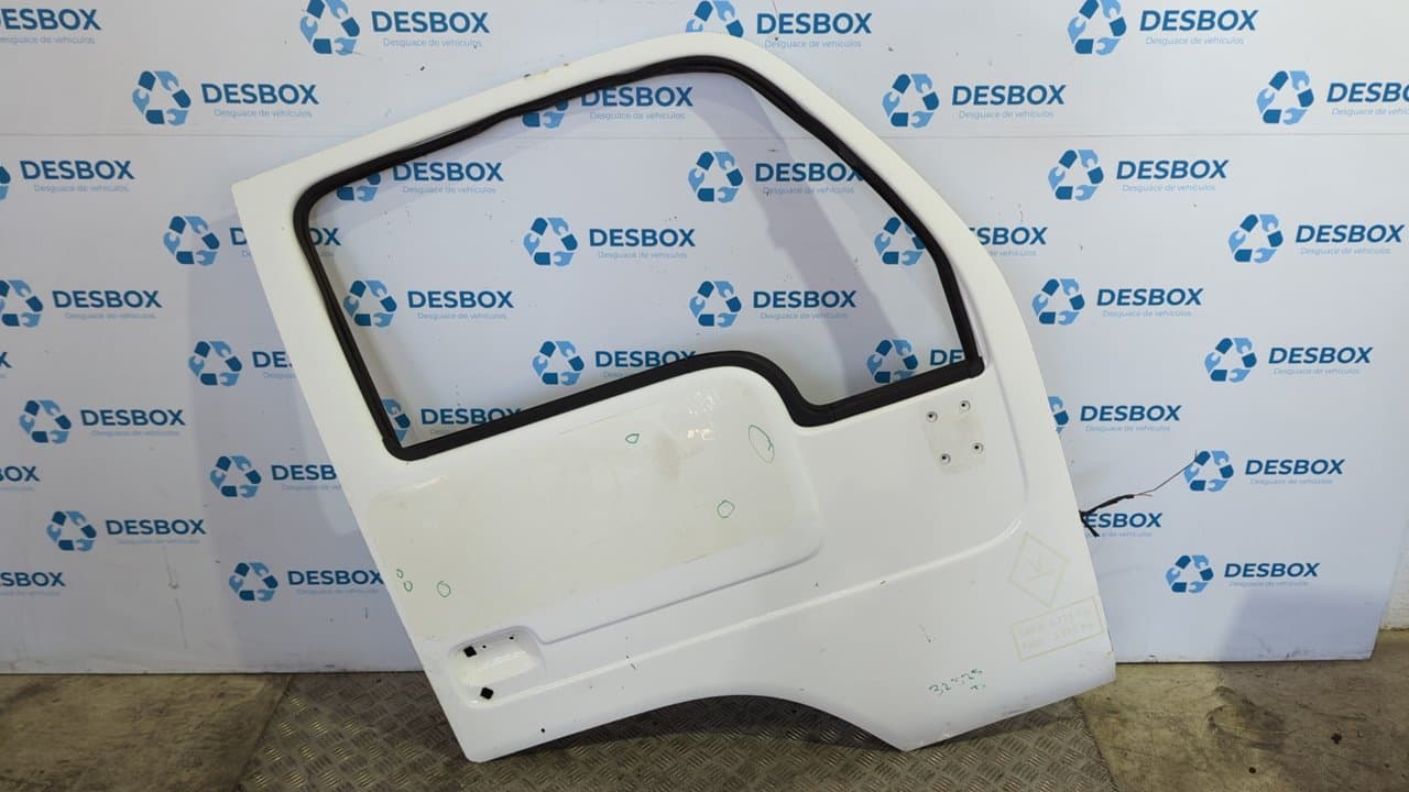 Recambio de PUERTA DELANTERA DERECHA para NISSAN CABSTAR TD7TI - BLANCO
