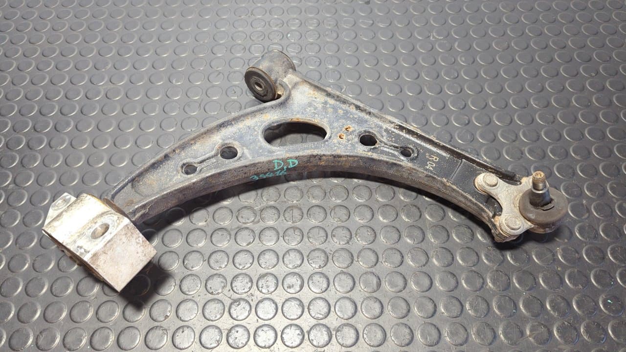Recambio de BRAZO DERECHO INFERIOR DELANTERO para VOLKSWAGEN CADDY KA/KB (2K) BLS referencia OEM IAM R04 - BLANCO