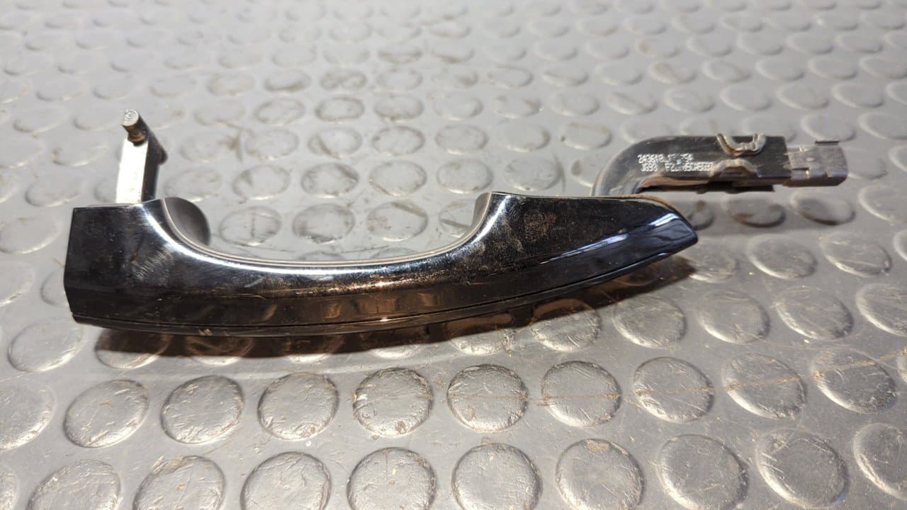 Recambio de MANETA DELANTERA IZQUIERDA para FORD MONDEO LIM. ST-Line UACC referencia OEM IAM JG93F26605B - NEGRO