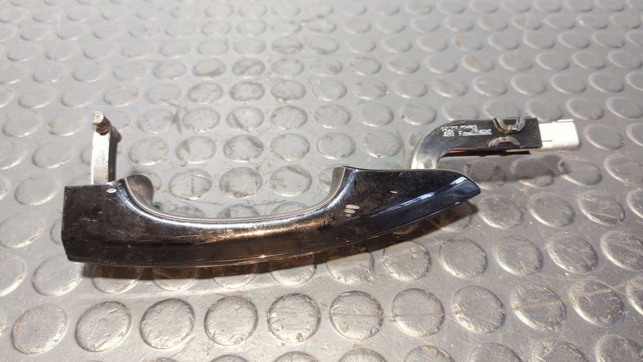 Recambio de MANETA TRASERA IZQUIERDA para FORD MONDEO LIM. ST-Line UACC referencia OEM IAM JG93F22404B - NEGRO